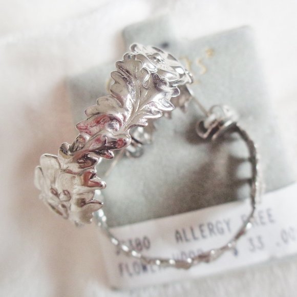 Stainless Steel Flower Hoops - Picture 1 of 6